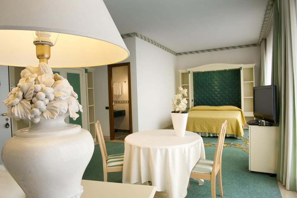 Aris Garden Hotel Casal Palocco Exteriör bild