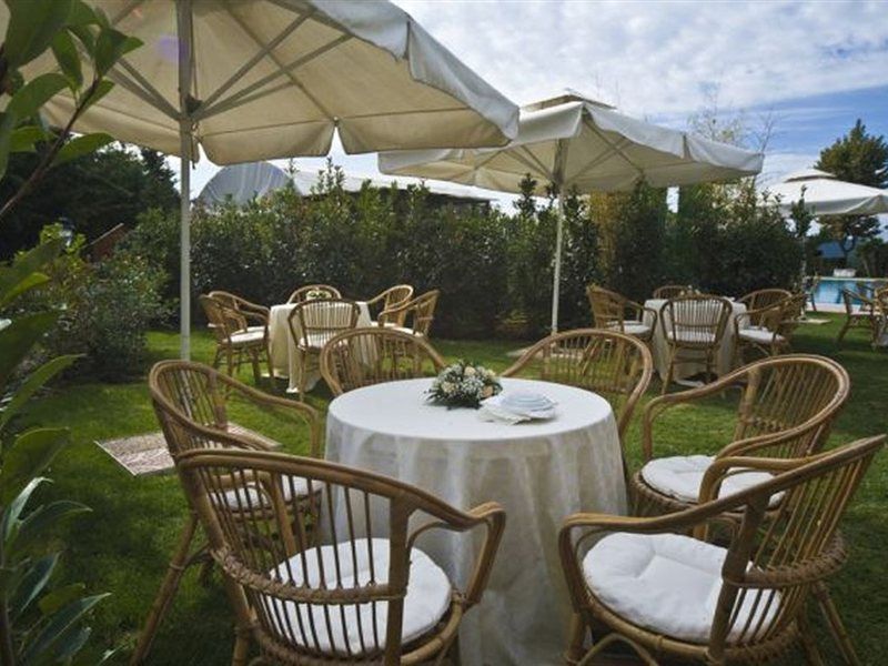 Aris Garden Hotel Casal Palocco Exteriör bild