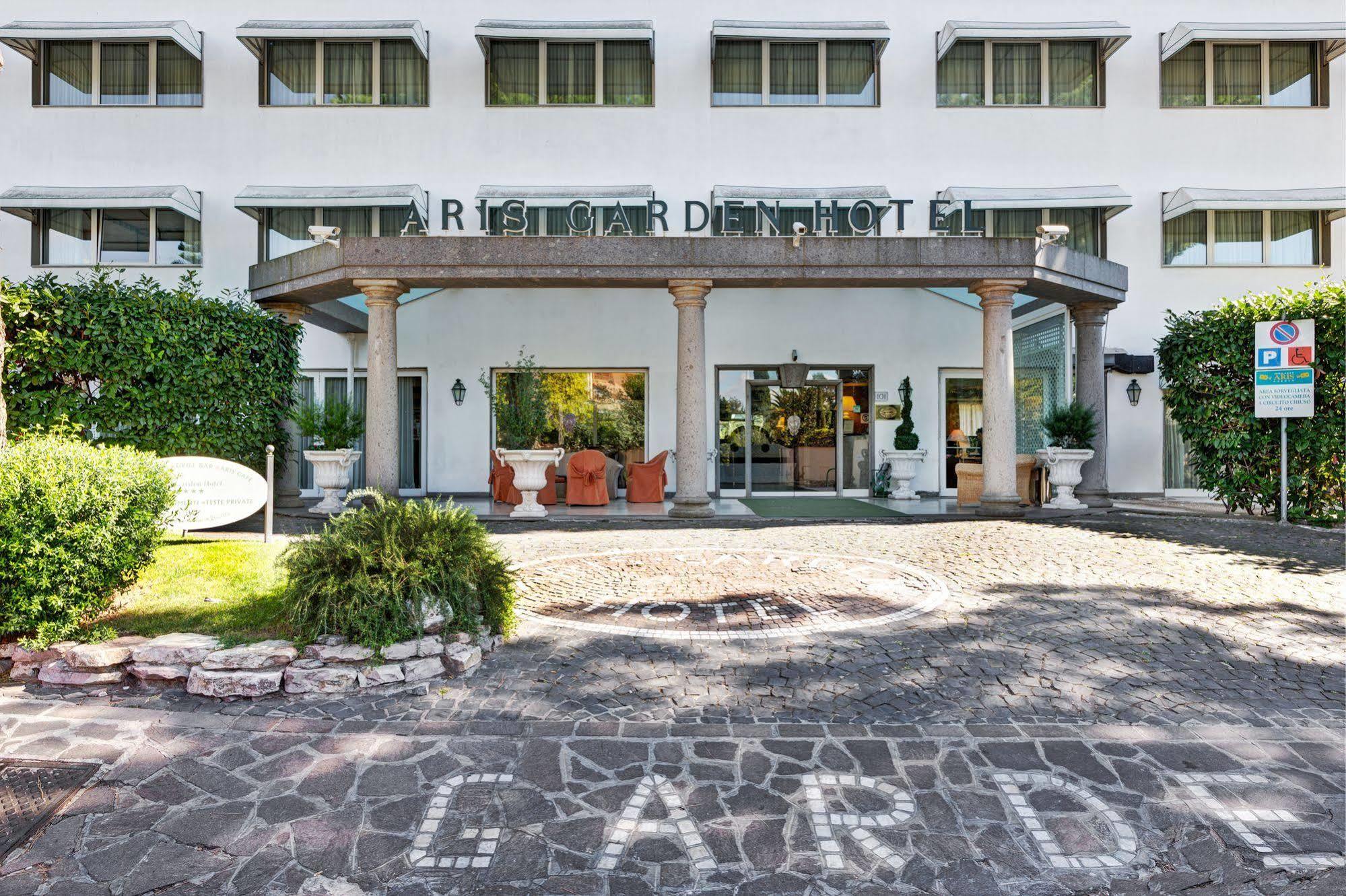 Aris Garden Hotel Casal Palocco Exteriör bild