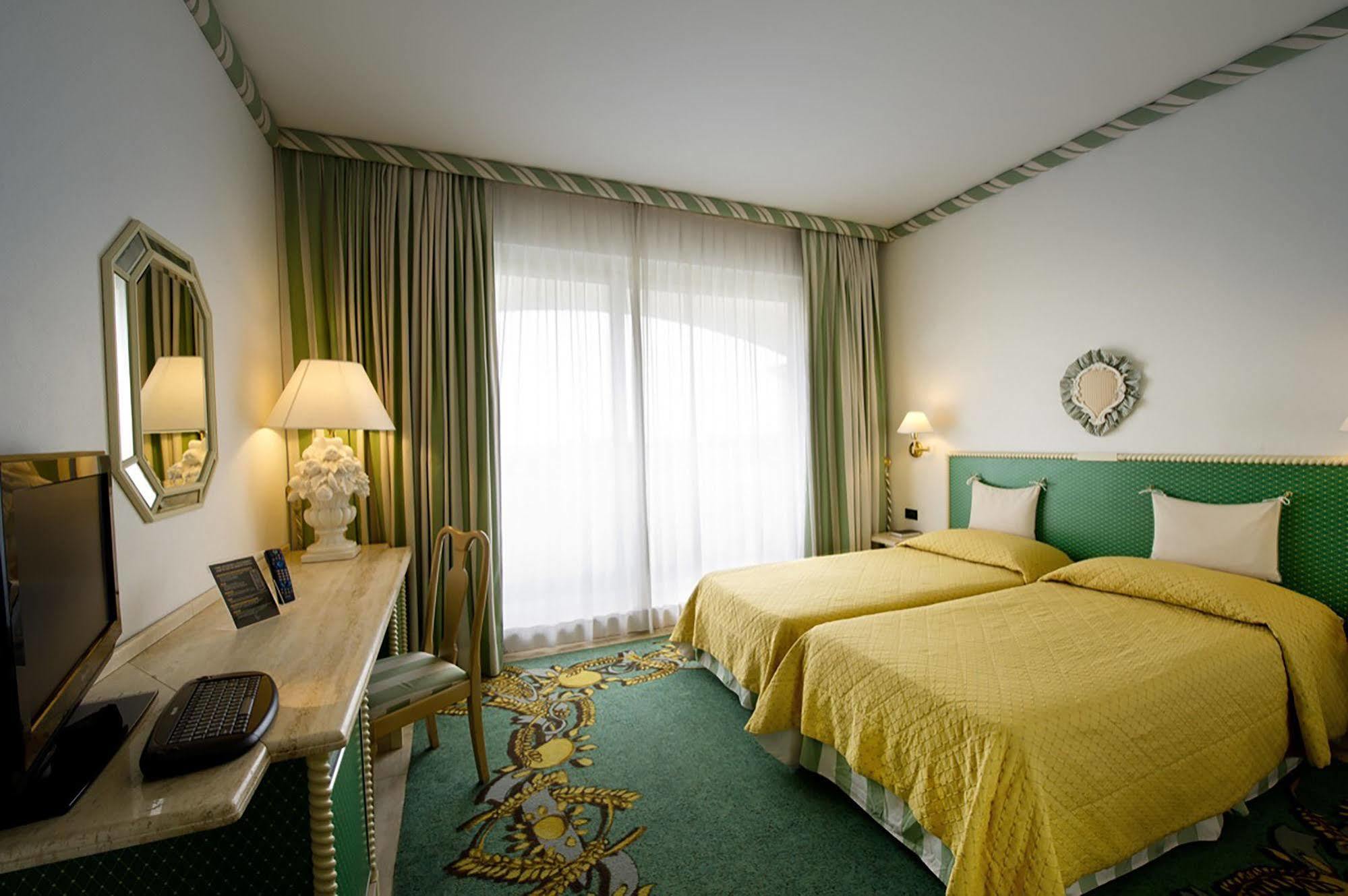 Aris Garden Hotel Casal Palocco Exteriör bild