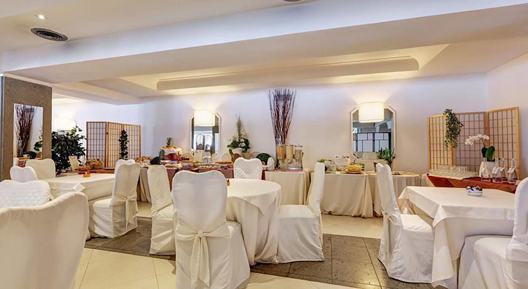 Aris Garden Hotel Casal Palocco Exteriör bild