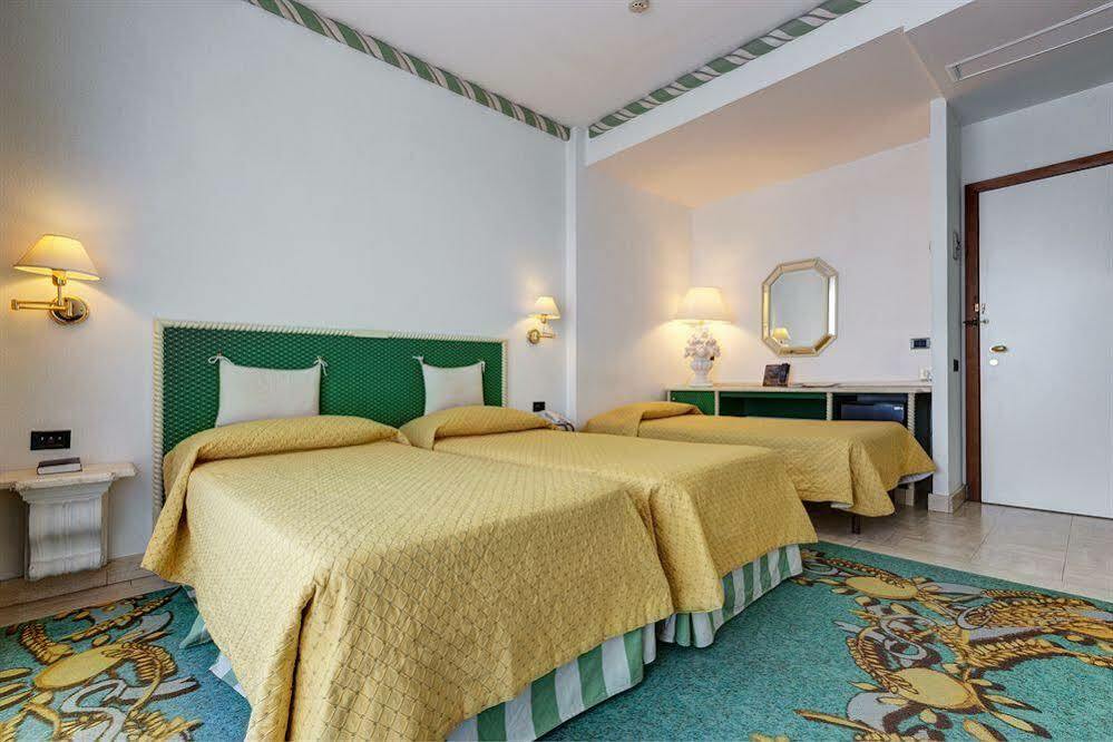 Aris Garden Hotel Casal Palocco Exteriör bild